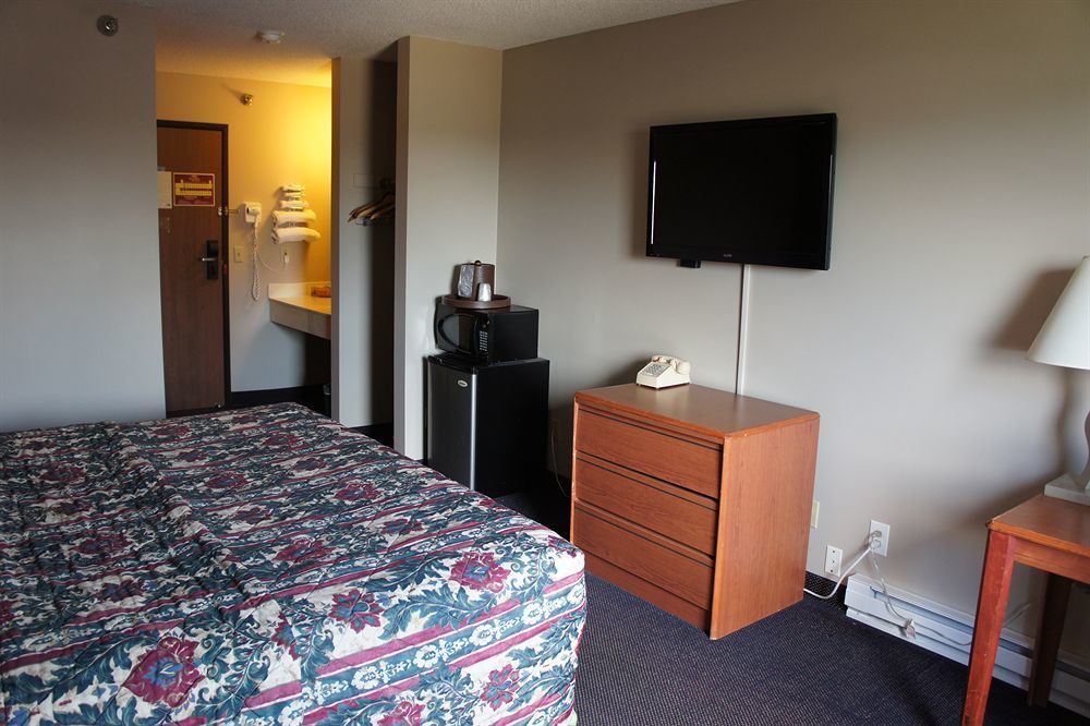 Coratel And Motel Maple Grove